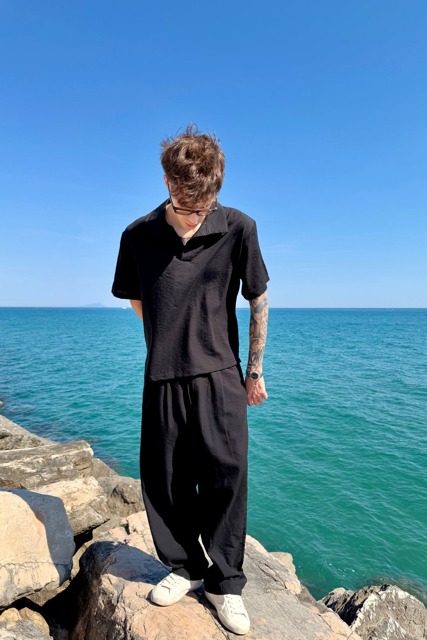 Polo de lino negro