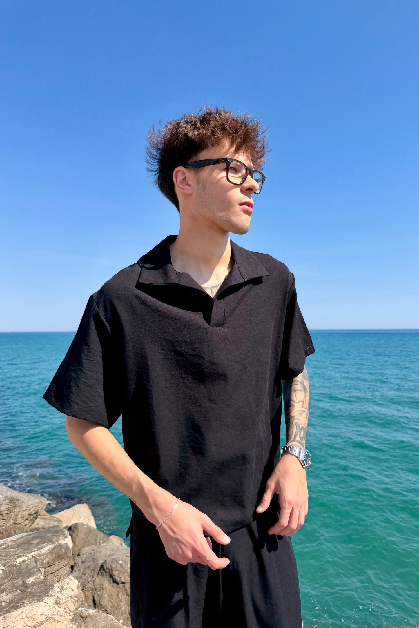 Polo de lino negro
