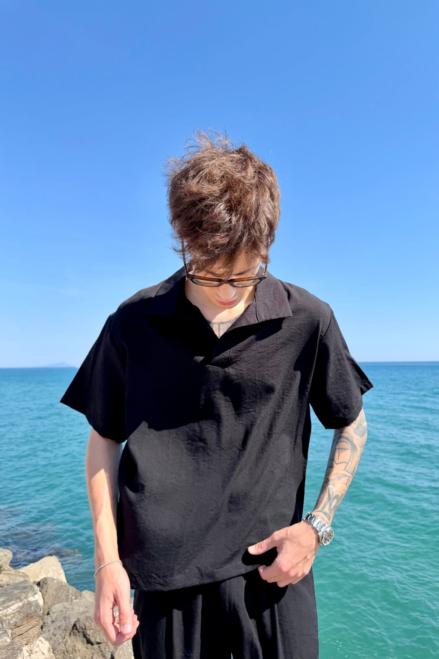 Polo de lino negro