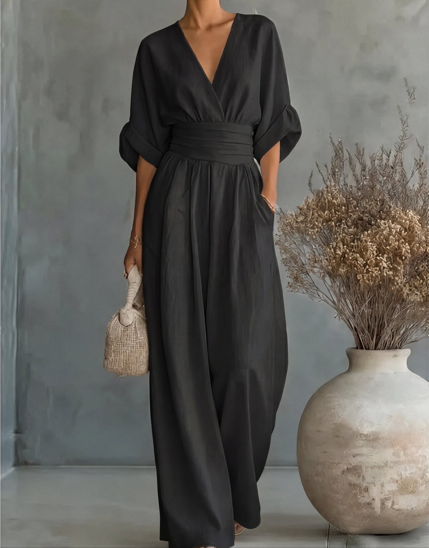 Daniela – Elegante mono con cuello en V